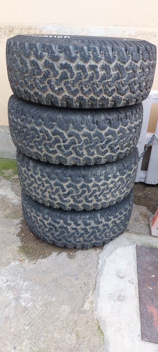 Anvelope  33 -12.5-r15 Bf godrich cu jante de aliaj