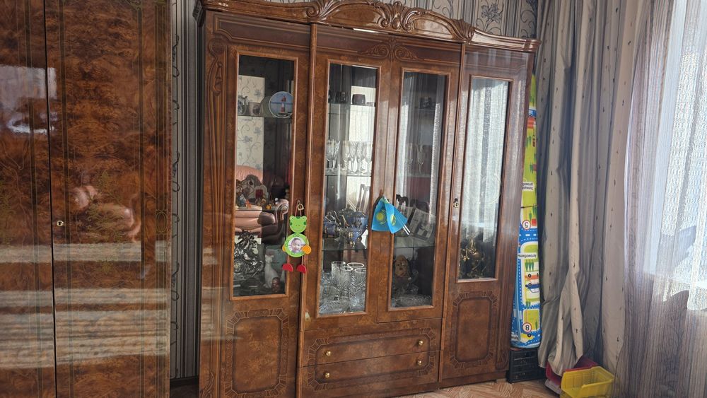 Продам сервант в отличном состоянии