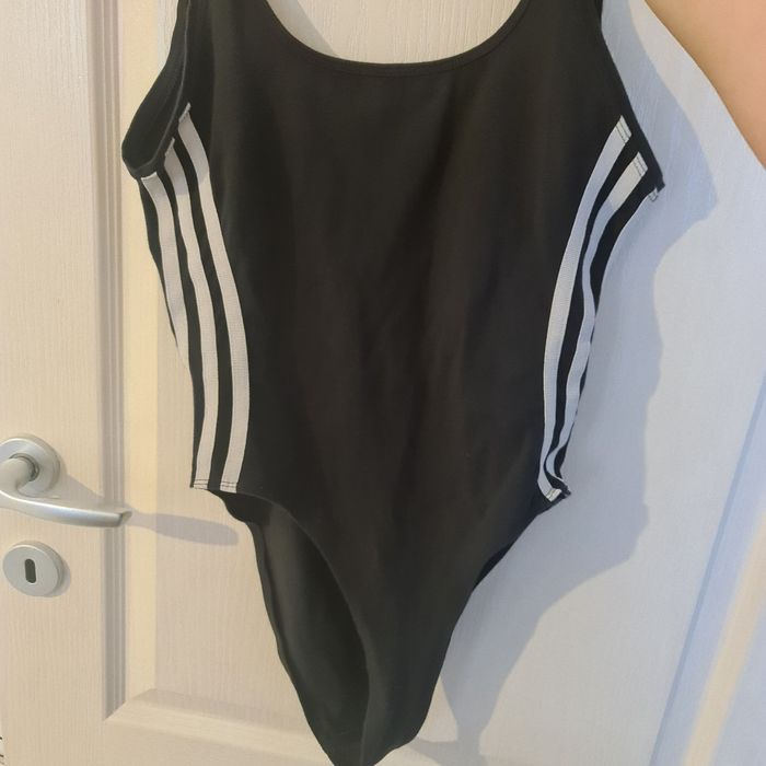 Body Adidas cu spatele gol