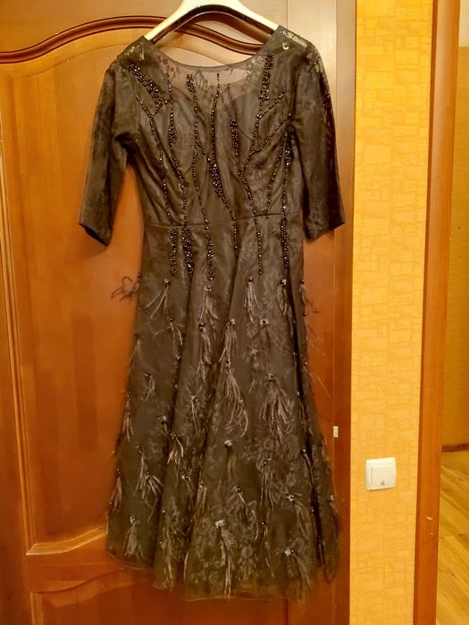 Вечерние платья одевали по 1 раз.