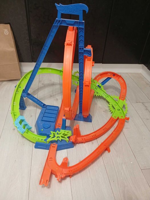 Писта Hot wheels
