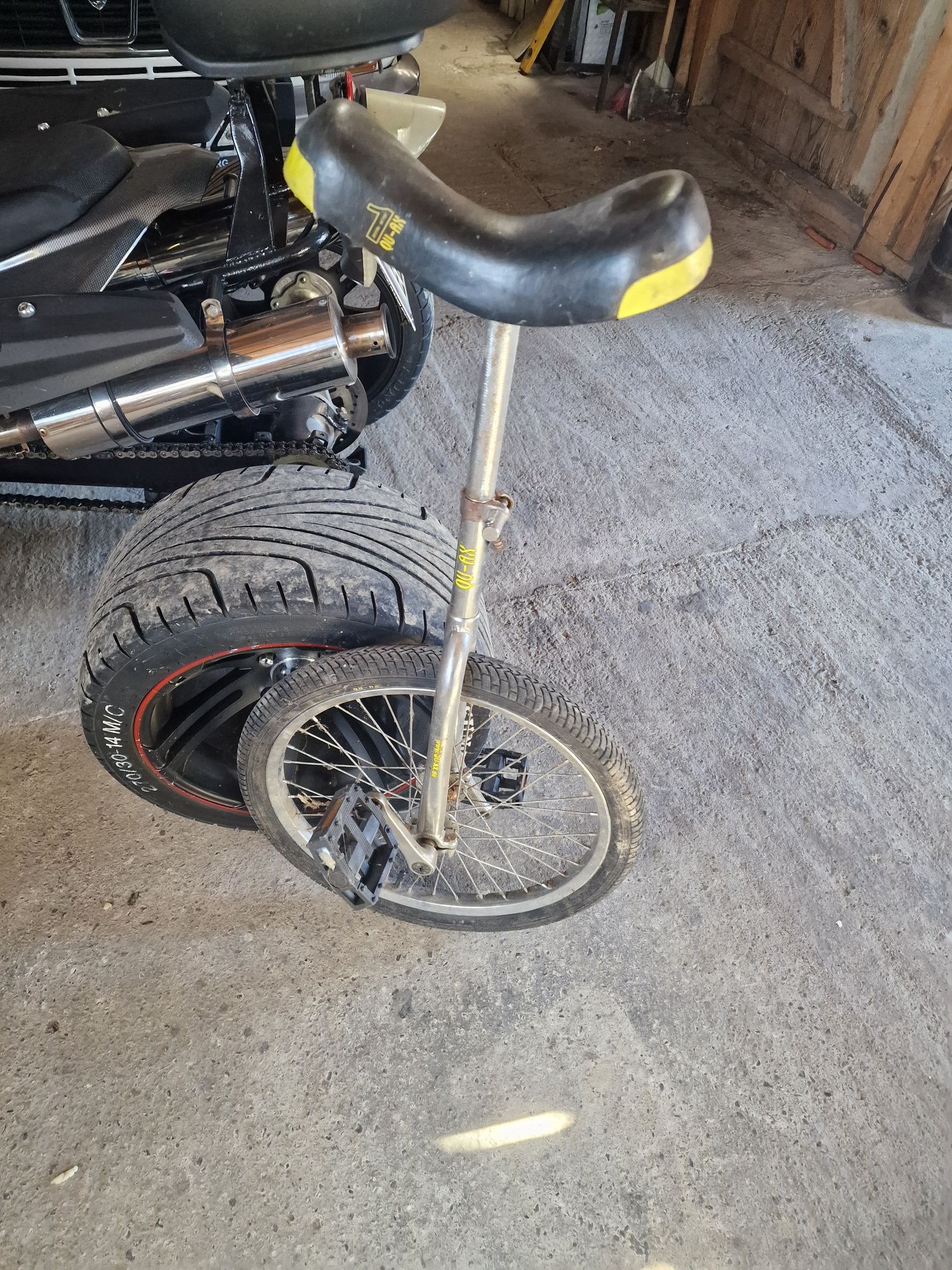 Bicicleta moniciclu
