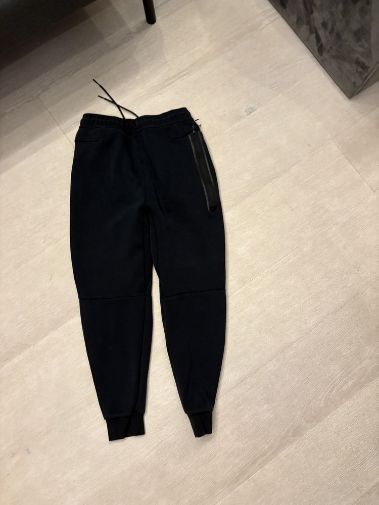 Nike tech flece долно размер S