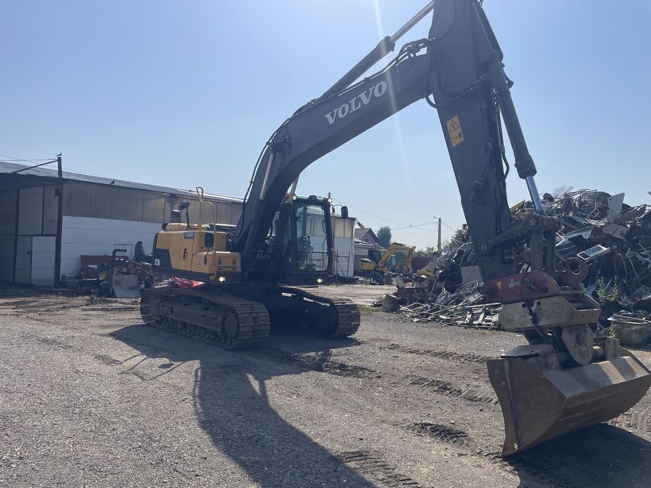 Excavator volvo ec 220