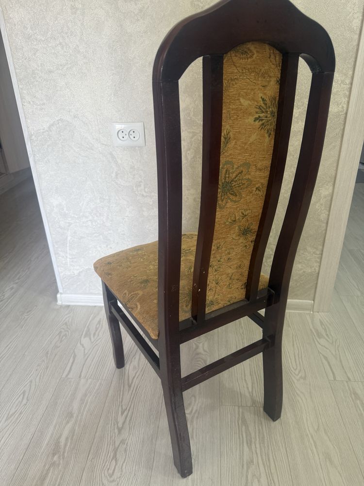 Продам стулья 4 штуки