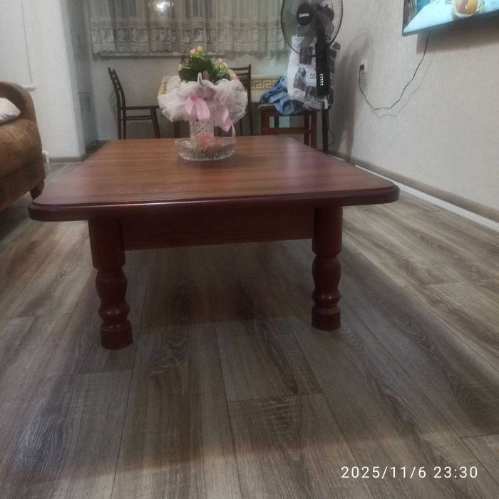 Продается стол в гостиную