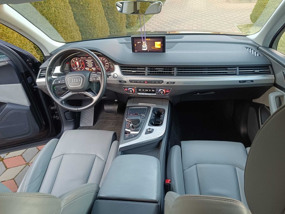 Audi Q7 S-line / 2017 / 3.0 quattro / 7 locuri / navi / piele / xenon