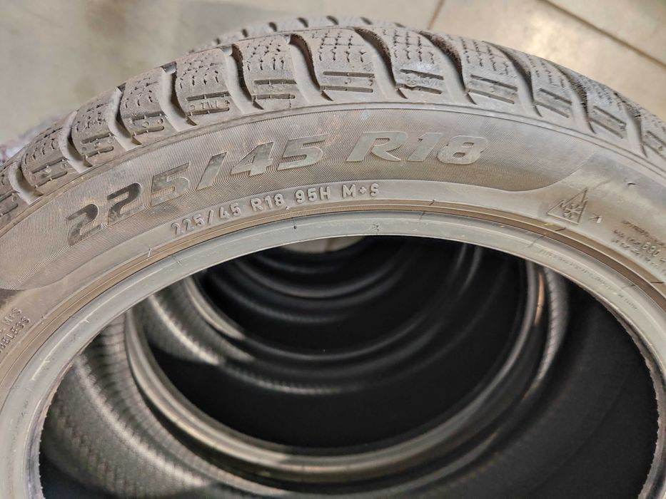 4бр.зимни гуми 225/45/18 Pirelli