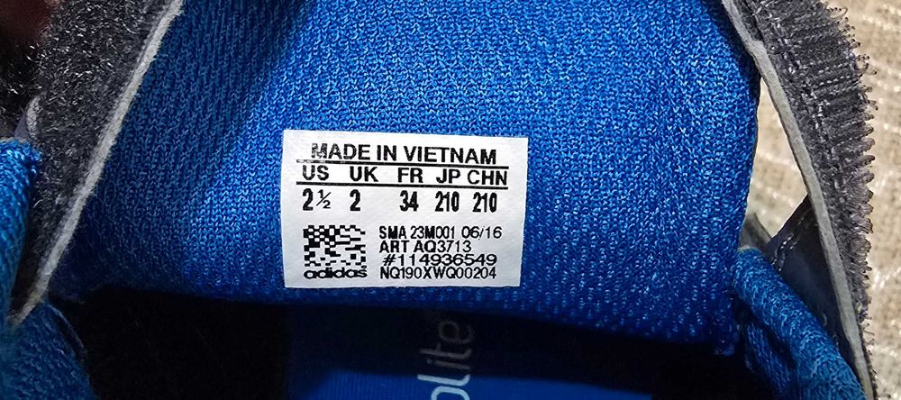 Adidași copii, marime 34, marca Adidas, stare foarte buna.