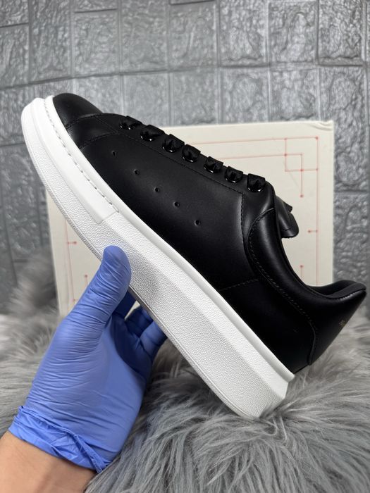 Alexander McQueen Black White alb Negru Cutie