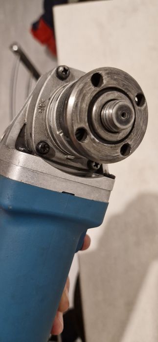 Vând polizor Makita 9558 HNR- disc  125cm