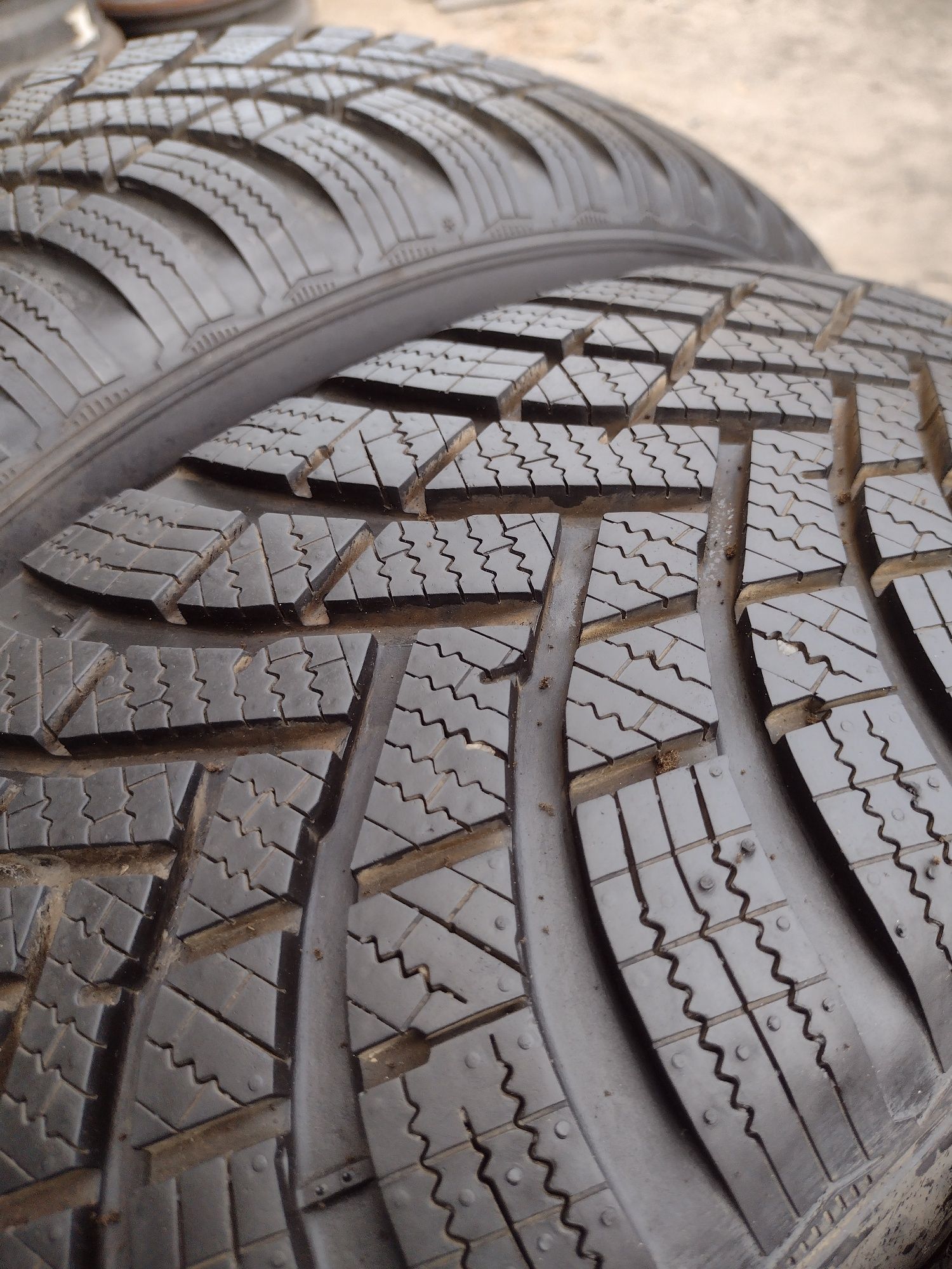 Почти нови 4бр.215/70/16 Hankook RS3 dot2223