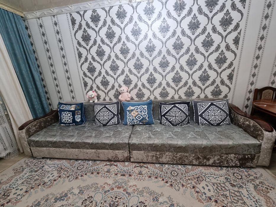 Диван гостинной.