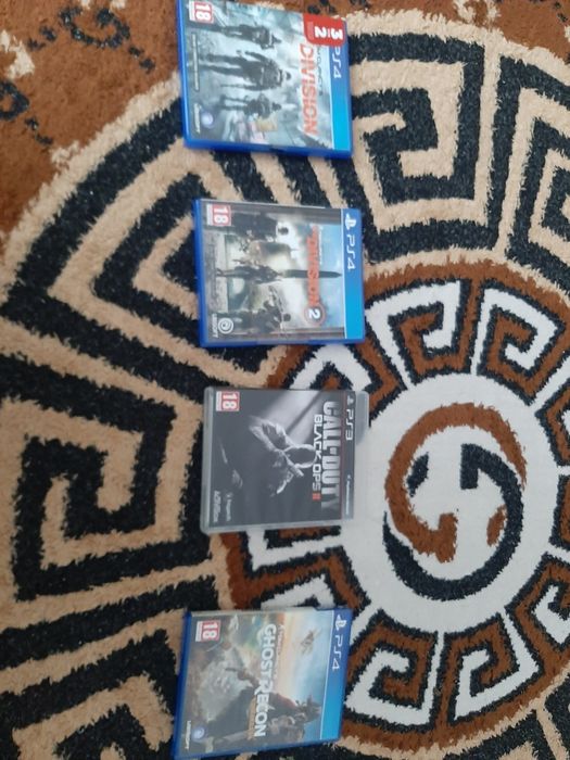 Vând jocuri,ps4 și ps3 și un controller PS4