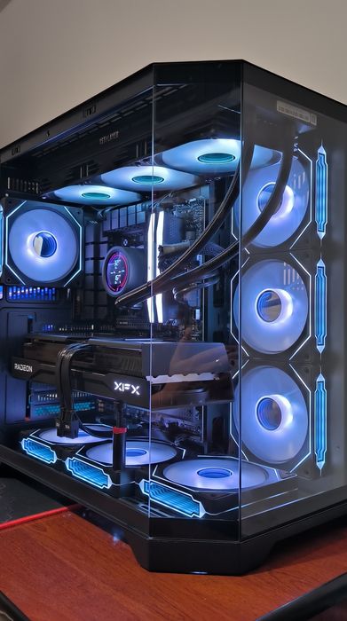 PC Gaming Ryzen 7 9800X3D/RX9070XT/32GB RAM/4TB SSD/850W PSU/Acvariu