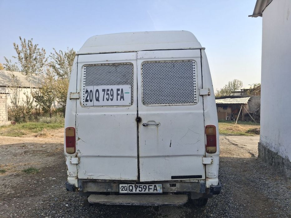 Mersades benz furgon