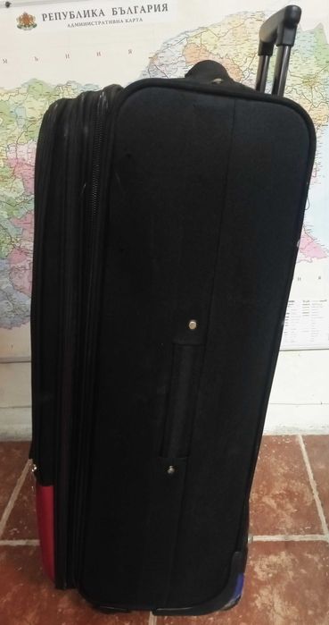 Куфар голям с дръжка на колела