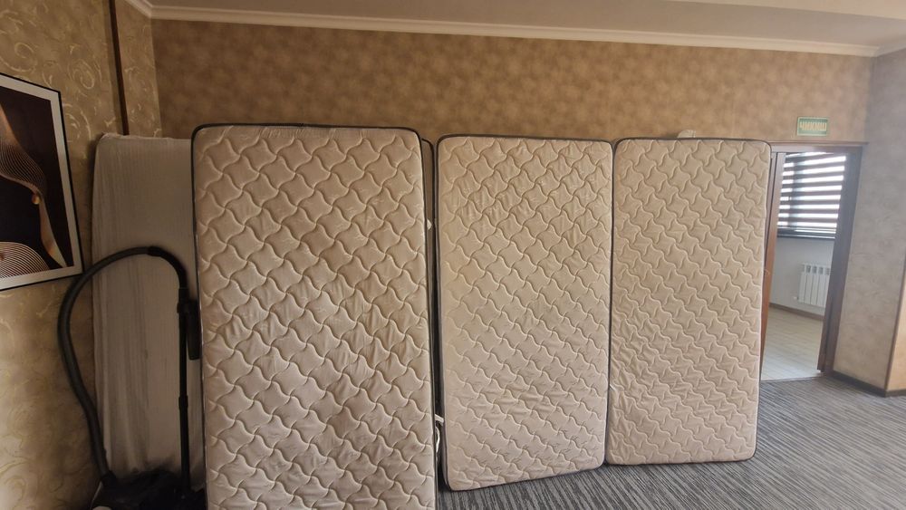 Matraslar bor ishlatilgan sotuvda.