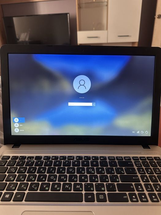 Ноутбук Asus в хорошем состоянии