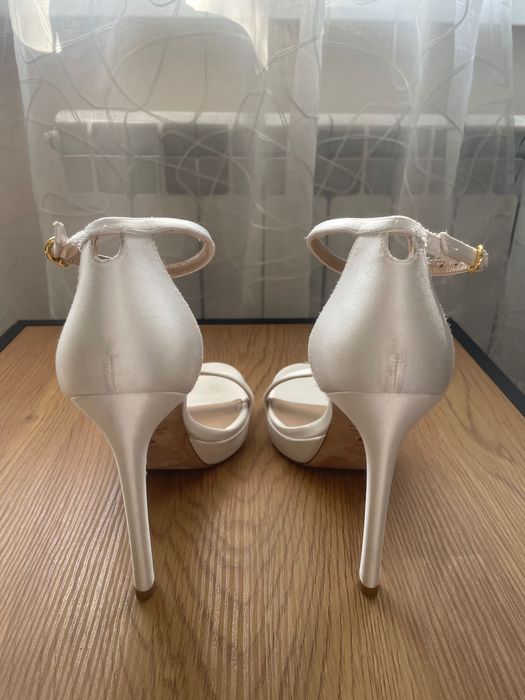 Stuart Weitzman Disco Nudist  Сандали Бял Сатен 38 номер