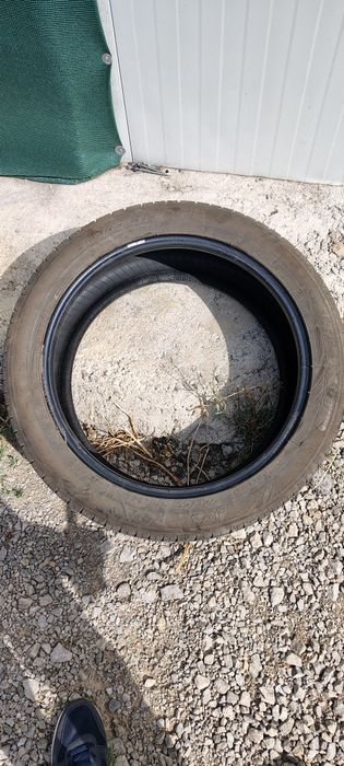 Продавам 245/45 19
