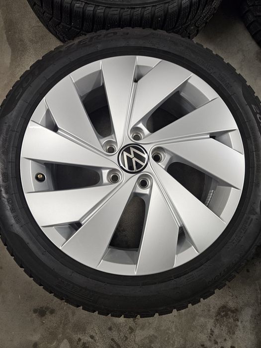 Оригинални джанти за Vw със зимни гуми Pirelli 205 50 17
