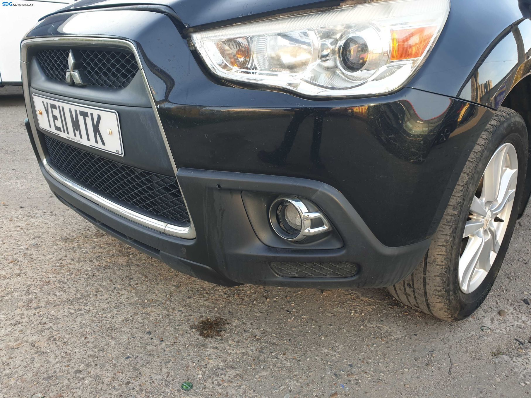 Bara Spoiler Fata cu Grila cu Emblema si Grile Proiectoare cu Imperfectiuni Mitsubishi ASX NFL Non Facelift 2010 - 2012 Culoare X42 [K0642]