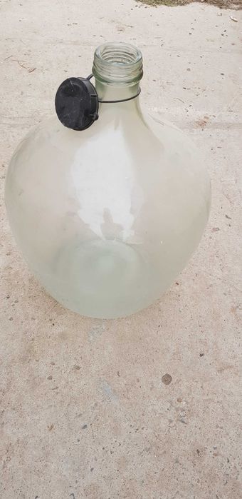 Продам бутыль 50 л,советского производства.Цена 15000 тн.