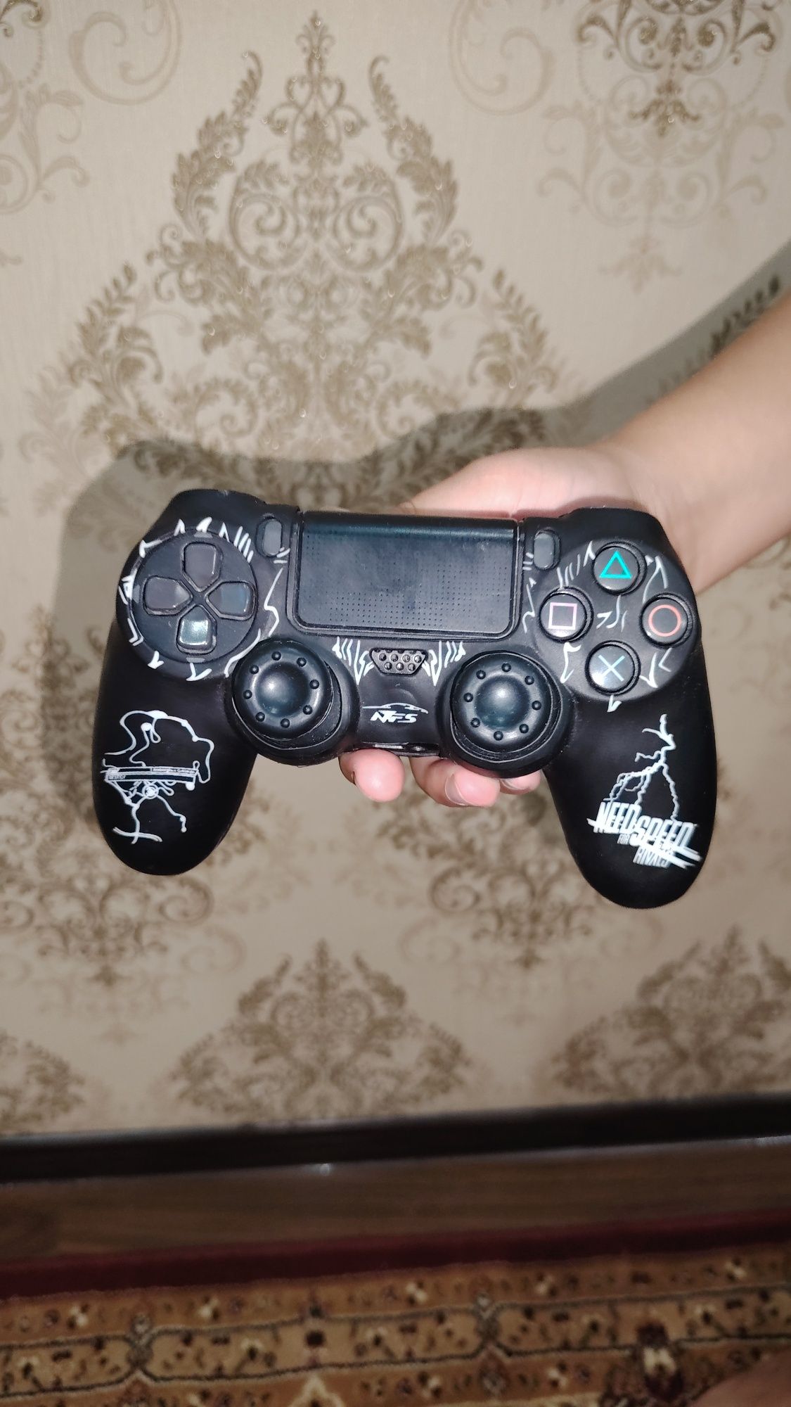 PS 4PRO hotirasi  2TR 3PULT