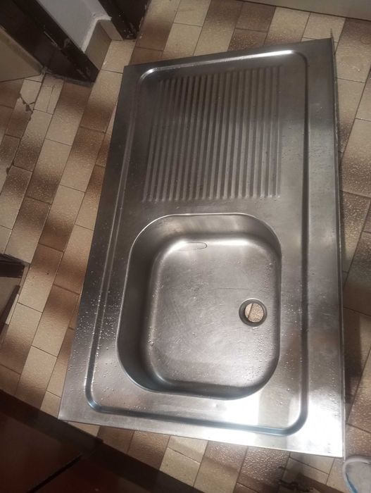 Продавам бордова мивка 60/100