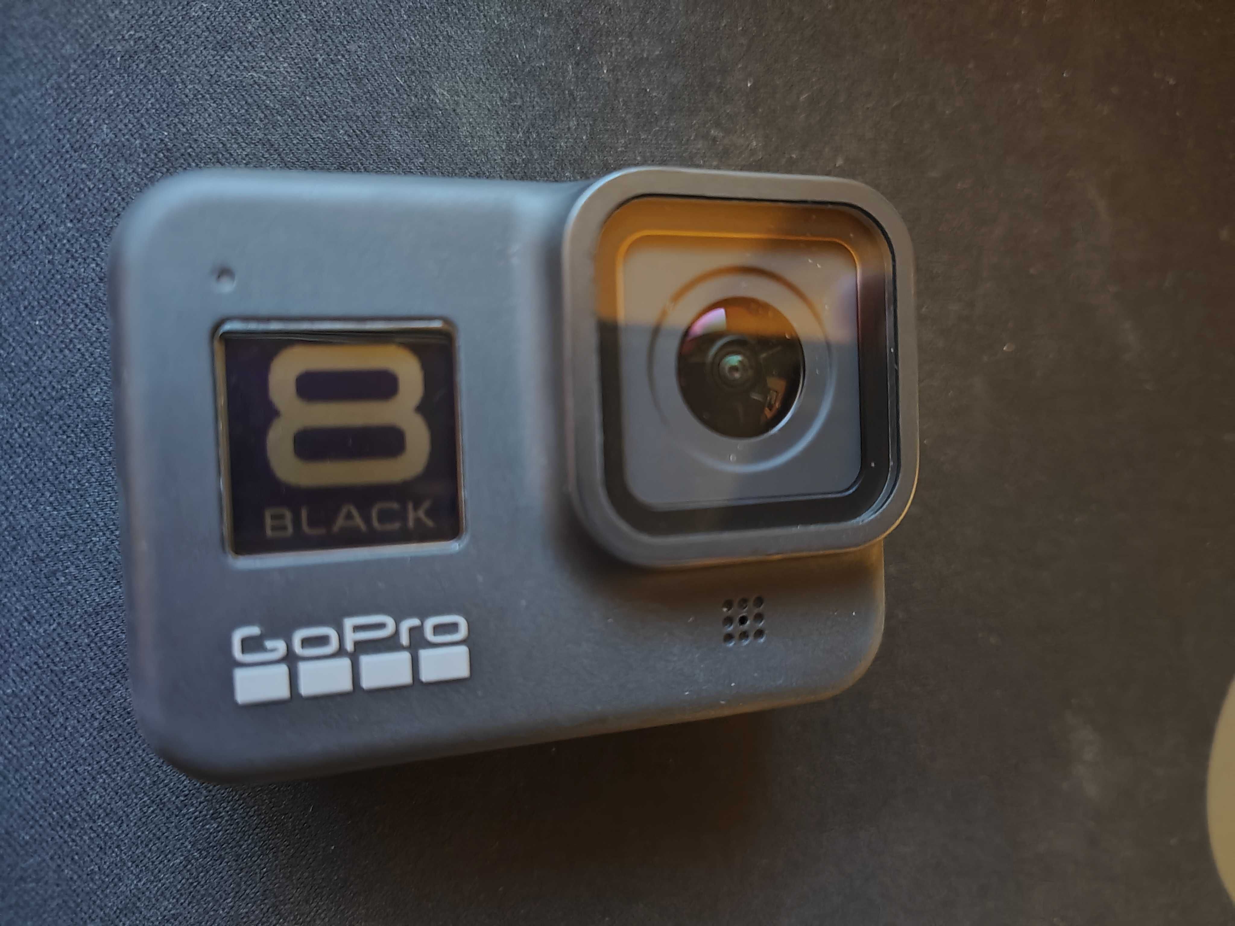 GoPro Hero 8 Black Camera Две Батерии 128GB SD Card Много Аксесоари