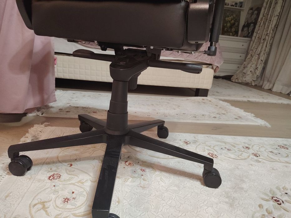 Scaun de gaming de piele ecologica Razor Enki