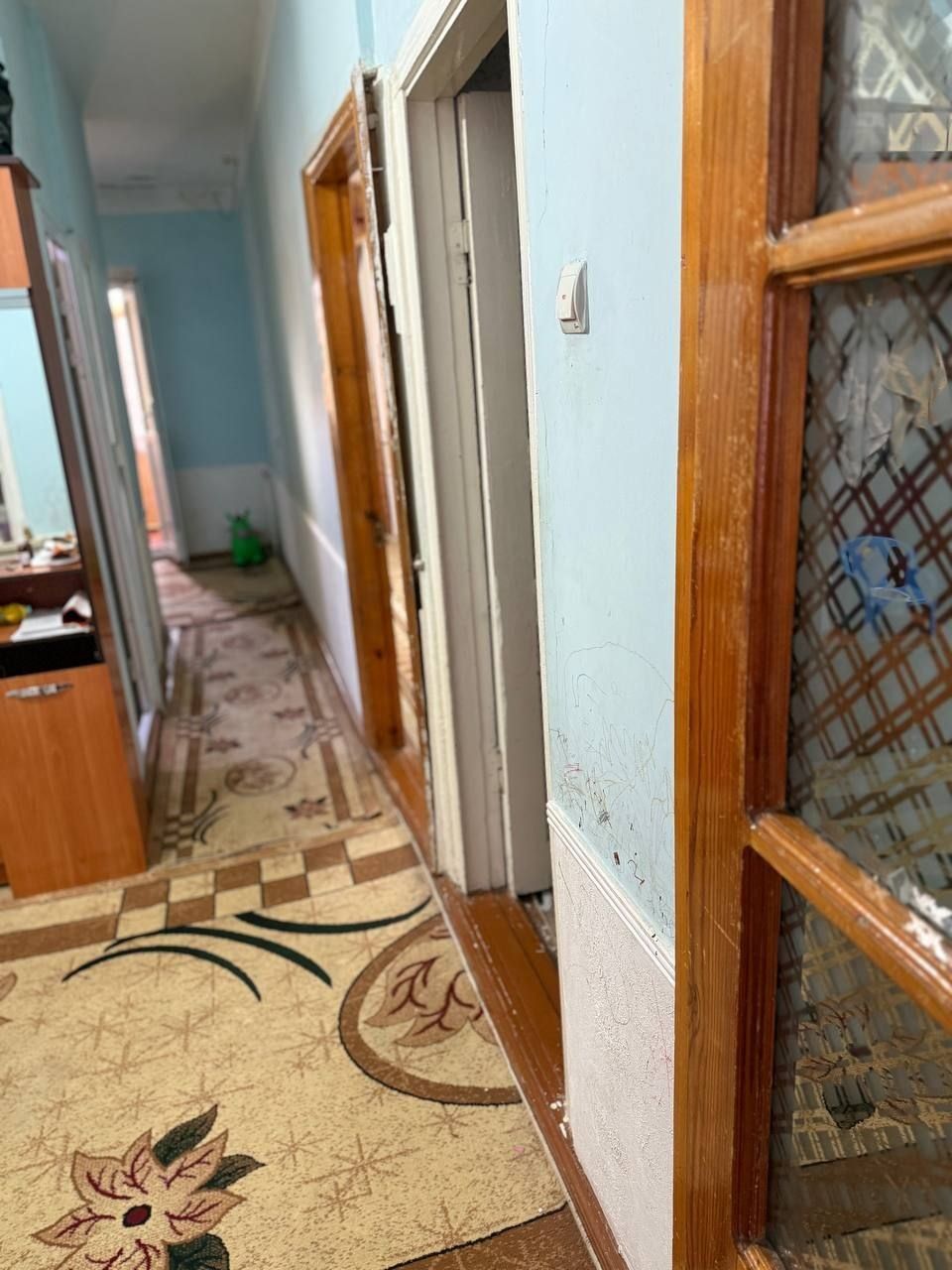 4хоналик квартира 4каватда сотилади, 6метрли балкони билан, шарк 1,одд