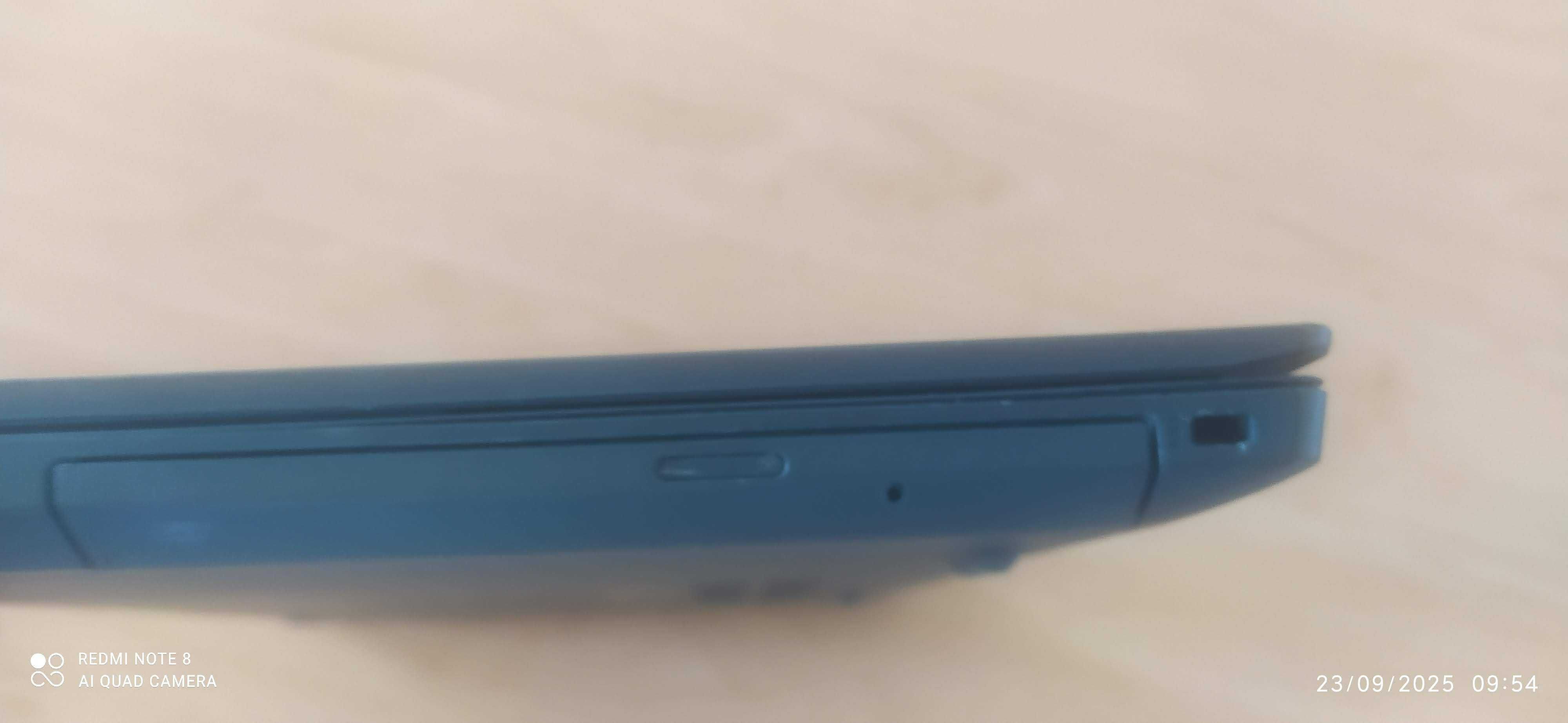 Лаптоп Lenovo V330-15IKB