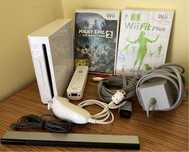 Nintendo Wii,Controller+Nunchak,Alimentator,Senzor Bar,Cablu Video,Joc