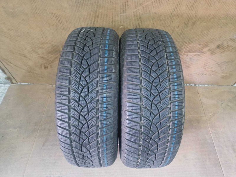 2 Goodyear R16 215/60
зимни гуми 
DOT3420