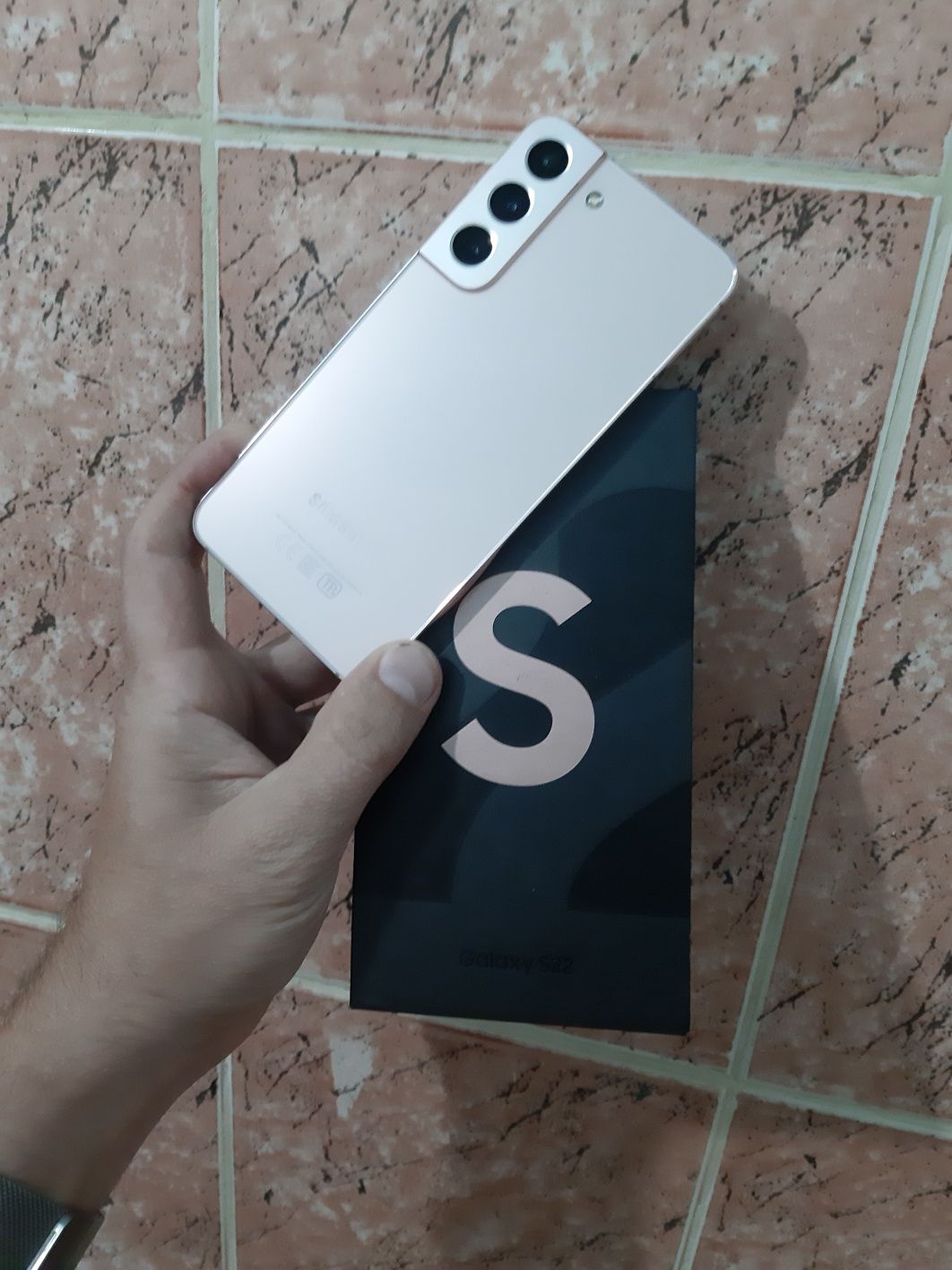 Продам Самсунг S22 5G