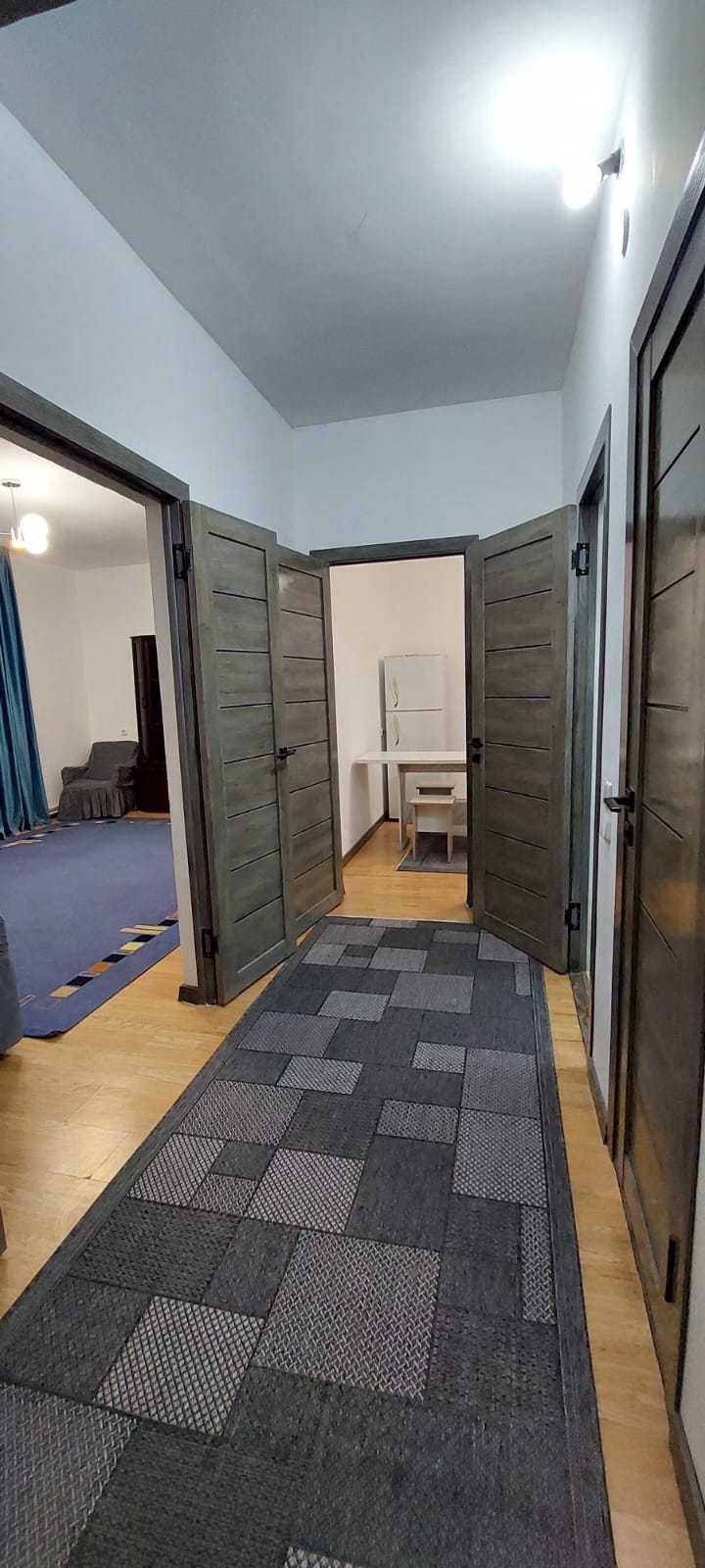 Сдаётся 2-х комн. квартира в районе МКР. Арай