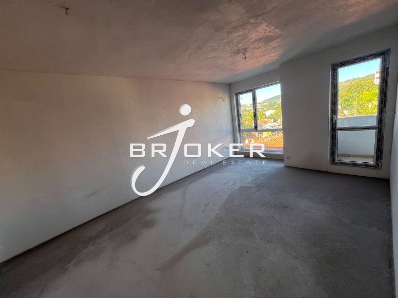 Продава се Тристаен апартамент в Кърджали, Център - 100 кв.м за 810 €/кв.м - Снимка #8