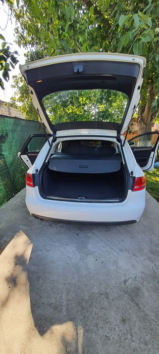 Vand Audi A4 b8 din anul 2010, in conditii bune fara defecte.