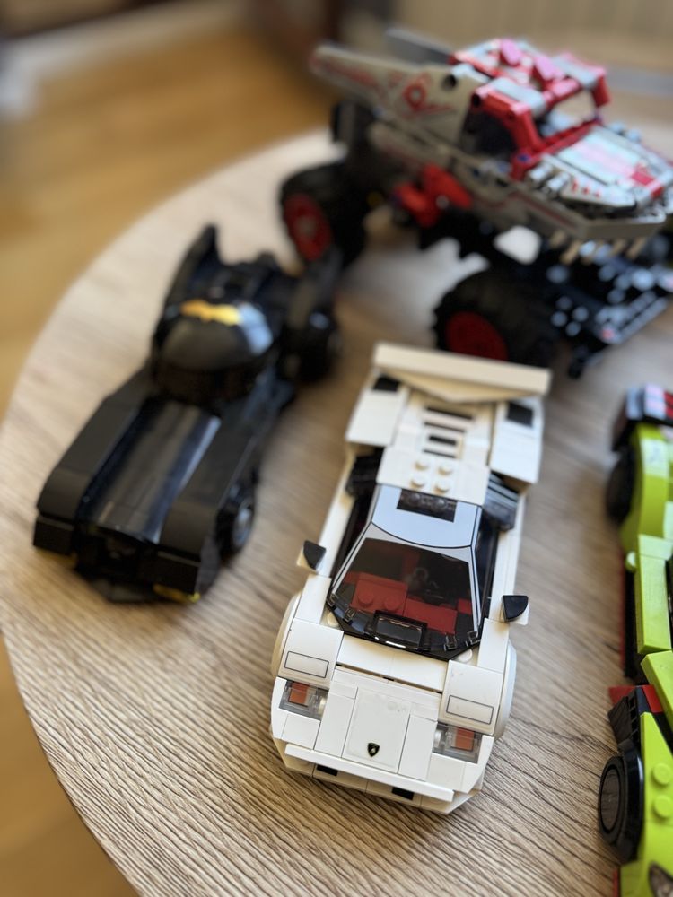 Продавам колекция от 6 колички LEGO