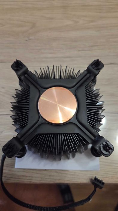 Процесор: Intel® Core™ i3 12100F