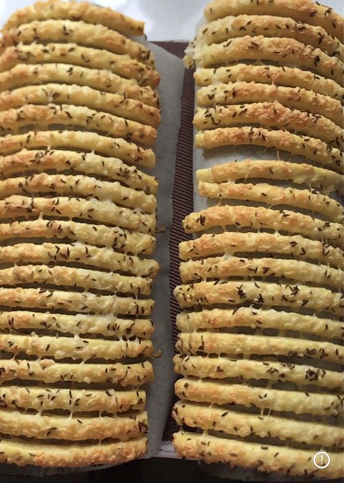 Saratele de casa cordeluta(cascaval,telemea,chimen,nuca)