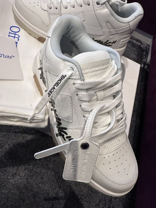 “Off white”sneakers