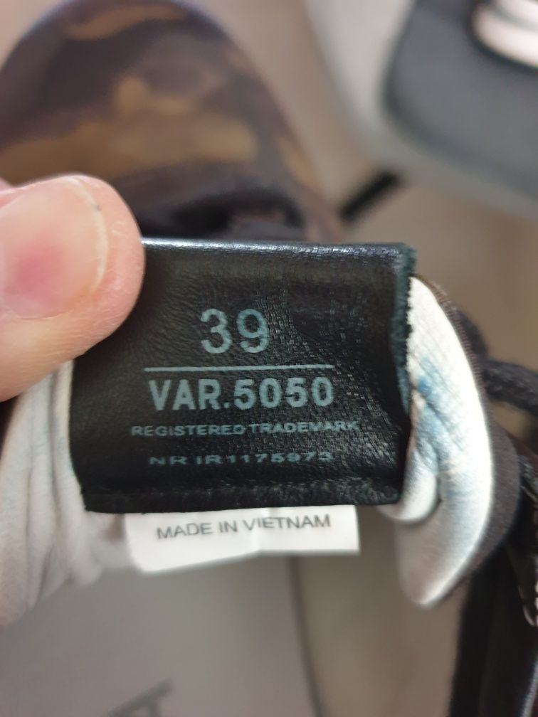 Vand pantofi PREMIATA marimea 39