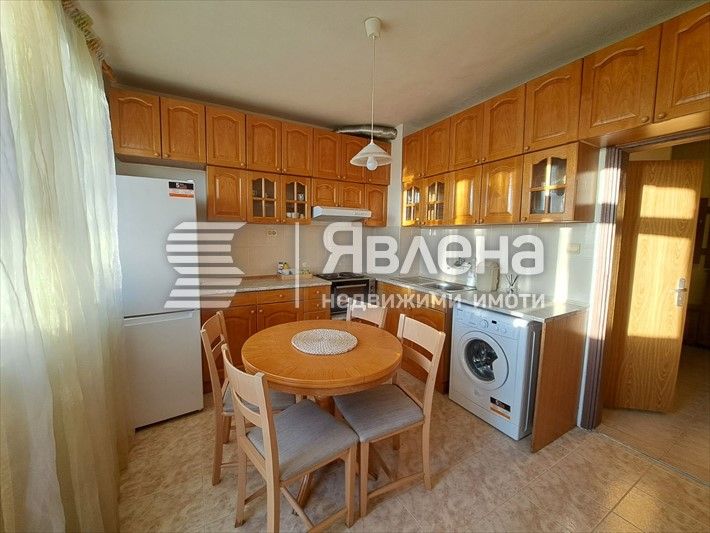 Дава се под наем Двустаен апартамент в Варна, Цветен квартал - 65 кв.м за 435 € - Снимка #1