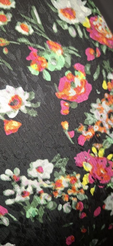 H&m платье.в миди длине.не новое