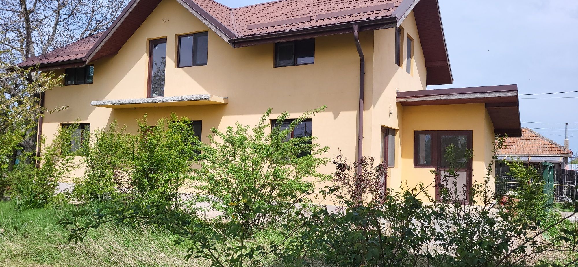 Sat Dârza,  comuna Crevedia,  Teren 2400 mp cu 2 case în oglindă