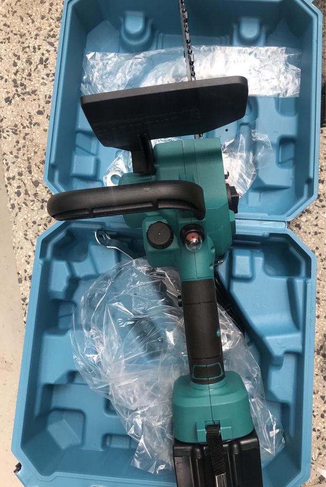 Акумулаторна резачка Makita 24V 6ah кастрачка с резервоар за масло