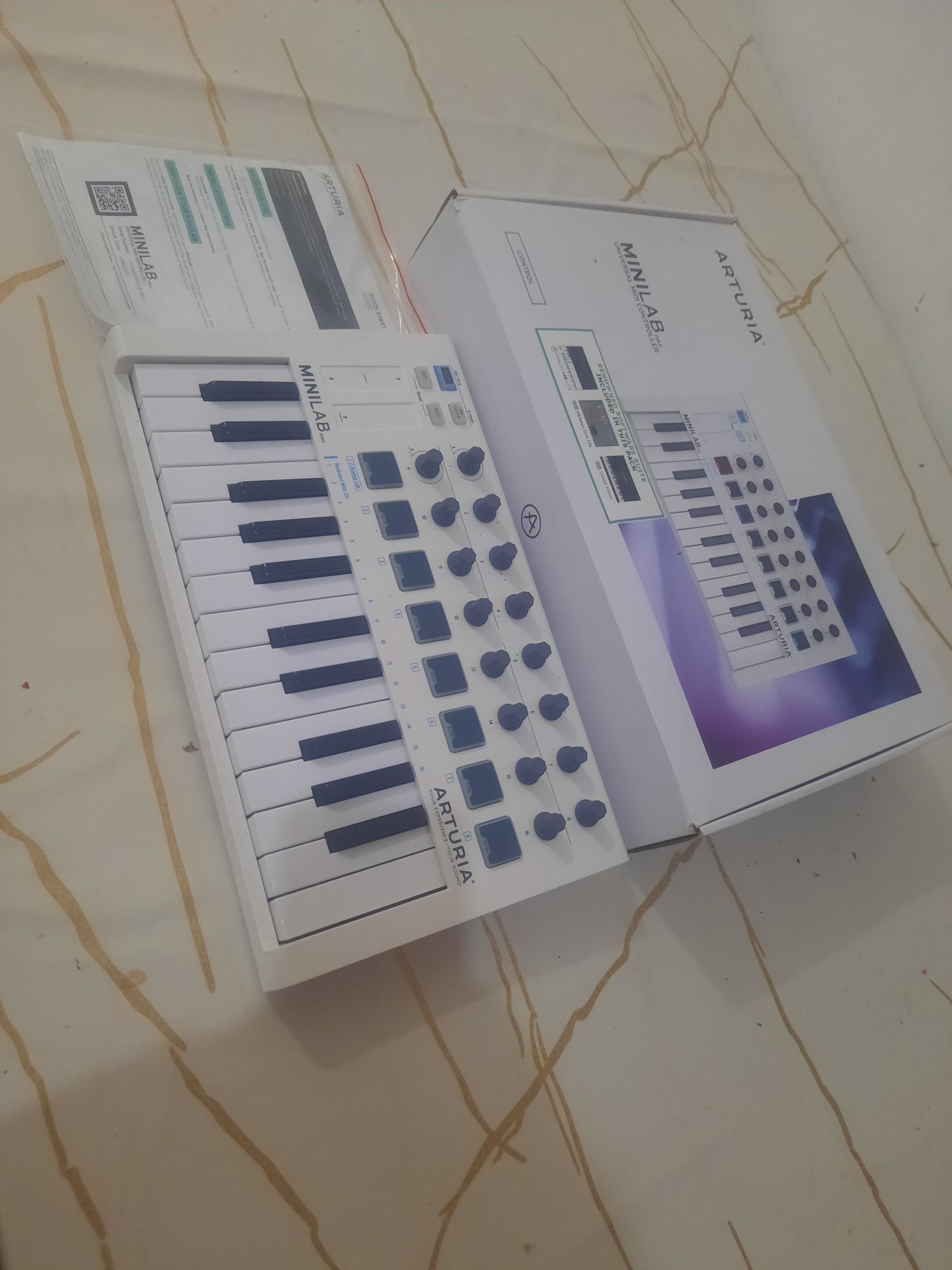 MIDI клавиятура ARTURIA